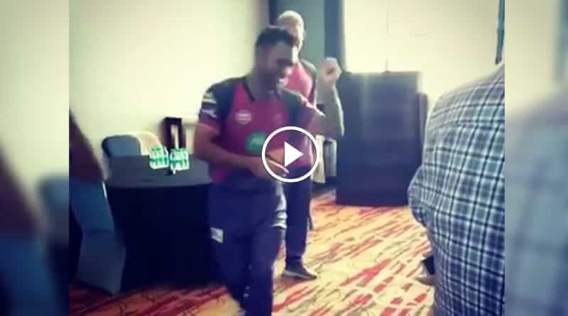 IPL 2017: Ben stokes watches as Dhoni shakes a leg 