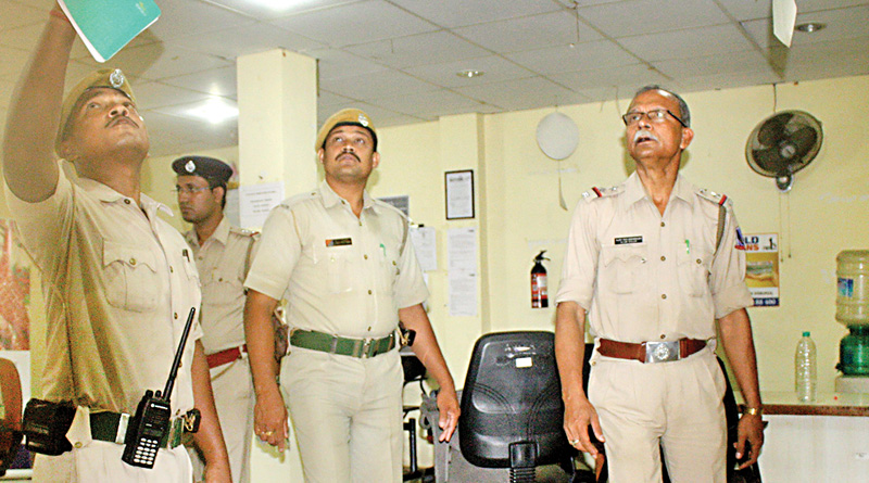 খড়দহে স্বর্ণঋণ সংস্থায় ভয়াবহ ডাকাতি, মহিলা গ্রাহককে গুলি