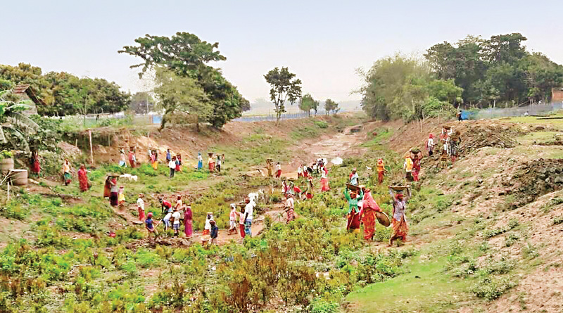 Village Women's trying to revive River Mahananda again