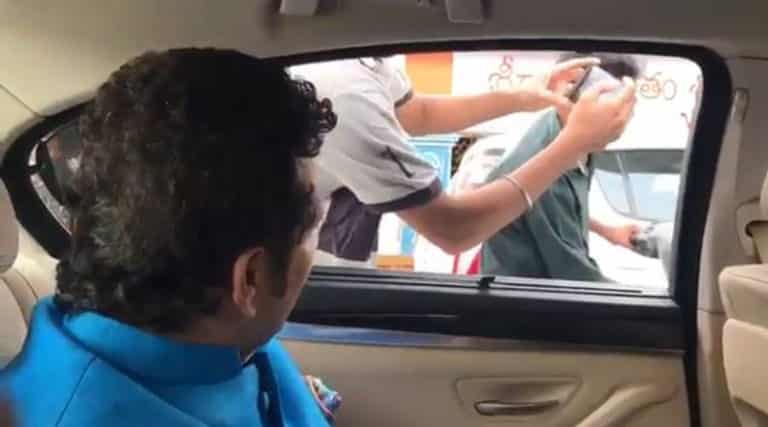 গাড়ি থামিয়ে যুবকদের হেলমেট পরার আর্জি শচীনের, VIRAL ভিডিও