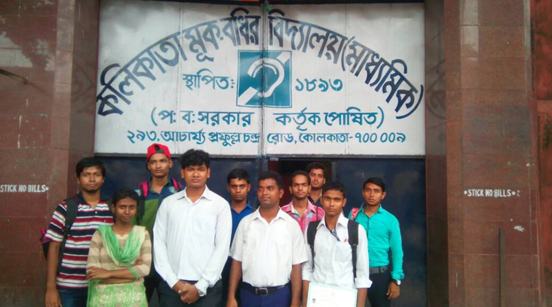 প্রতিবন্ধকতাকে হারিয়ে মাধ্যমিকে তাক লাগাল ওরা