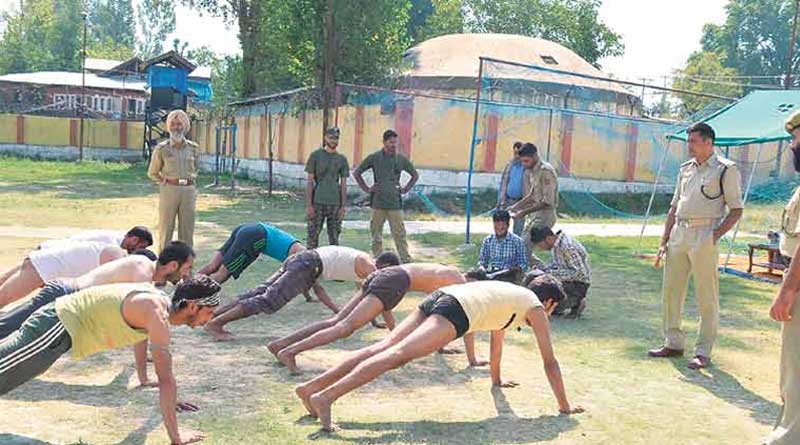 জঙ্গিদের দলে নয়, পুলিশেই যোগ দিতে উৎসাহী কাশ্মীরের যুব সম্প্রদায়