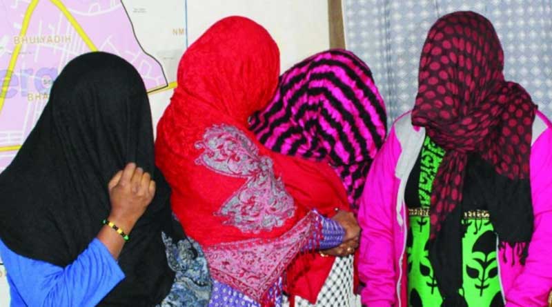 টেলিশপিংয়ের নামে ‘সেক্স চ্যাট’ ও দেহ ব্যবসা, ফাঁস প্রতারণা চক্র