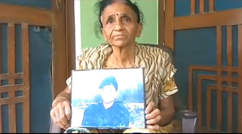 হাতে শহিদ সন্তানের ছবি, এই মা তবু চান ভারতমাতার মঙ্গল হোক