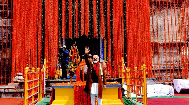 PM Modi offers prayer at kedarnath temple