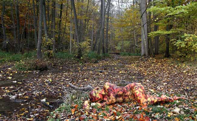 naked-woman-in-forest-photoshoot-by-jorg-dusterwald-and-tschiponnique-skupin-652x400-3-1447333667