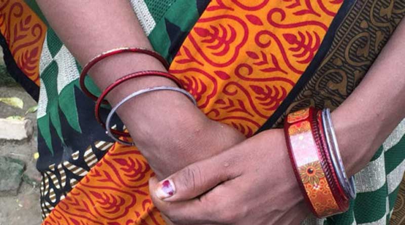 'Smart Bangle' to warn expecting mothers of health hazards 