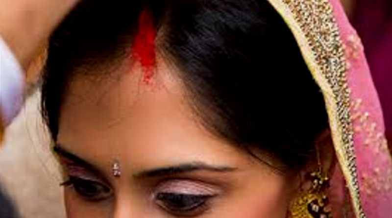 পরকীয়ার জেরে জামাইবাবুর বোনের মাথায় সিঁদুর দিল যুবক