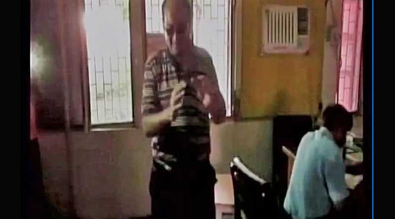 হাসপাতালের এমার্জেন্সিতে ঢুকে পড়লেন মদ্যপ চিকিৎসক, তারপর…