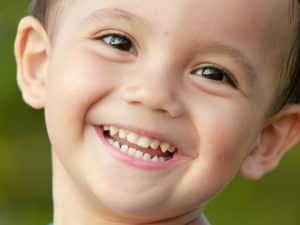 dt_140402_toddler_smile_teeth_800x600