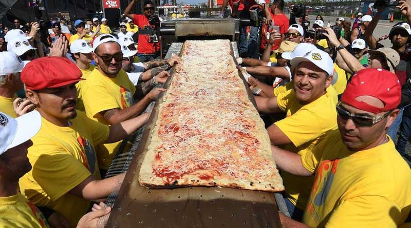 Over 100 Chefs cook 1.9 KM long Pizza, Breaks Guinness World Record