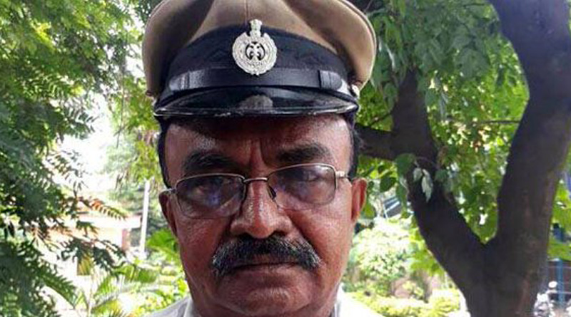 রাষ্ট্রপতির কনভয় আটকে পথ অ্যাম্বুল্যান্সকে, পুরস্কৃত ট্রাফিক অফিসার