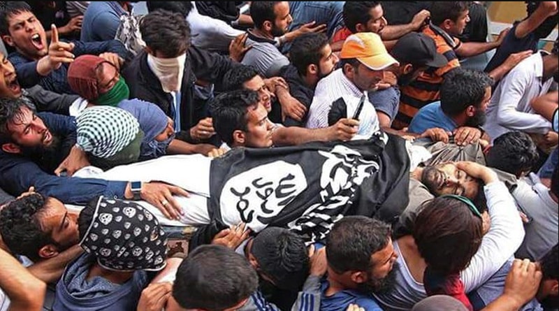 ISIS-এর পতাকায় মুড়ে শেষকৃত্য নিহত জঙ্গির, কাশ্মীরে চাঞ্চল্য