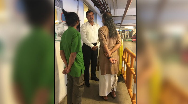 পরনে ধুতি-পাঞ্জাবি, শহরের অভিজাত শপিং মলে ঢুকতে বাধা পরিচালককে