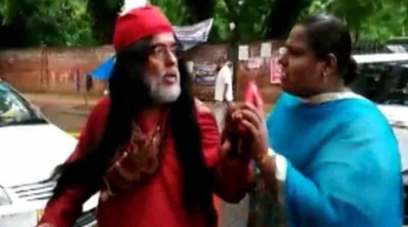 জানেন, কেন মহিলাদের হাতে বেধড়ক ধোলাই খেলেন স্বামী ওম?
