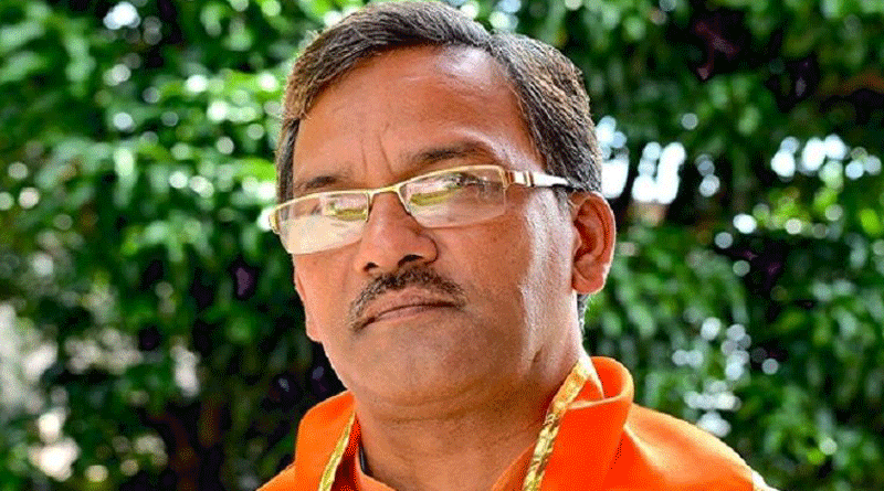 রাত এগারোটায় ফোন, অসহায় দম্পতির পাশে দাঁড়ালেন উত্তরাখণ্ডের মুখ্যমন্ত্রী