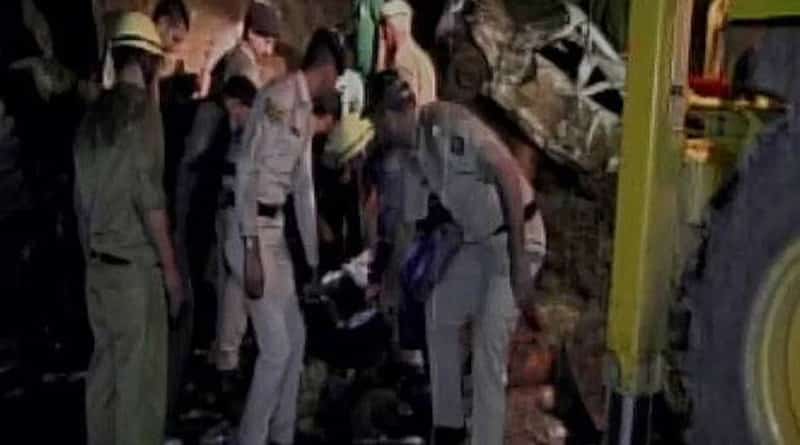 প্রবল ধসে খাদে বাস, ৩০ জনের মৃত্যুর আশঙ্কা