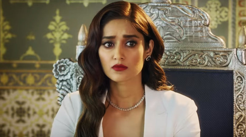 ঘুম নেই, রাত হলেই পেটে চলছে ‘ডান্স পার্টি’! হবু সন্তানের কীর্তিতে হতাশ ইলিয়ানা