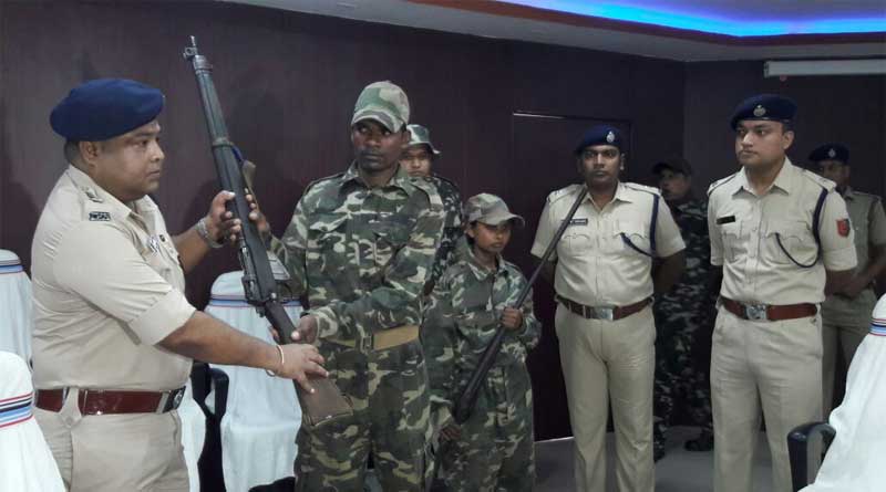 পুরুলিয়া পুলিশের কাছে আত্মসমর্পণ ‘মোস্ট ওয়ান্টেড’ মাওবাদীর