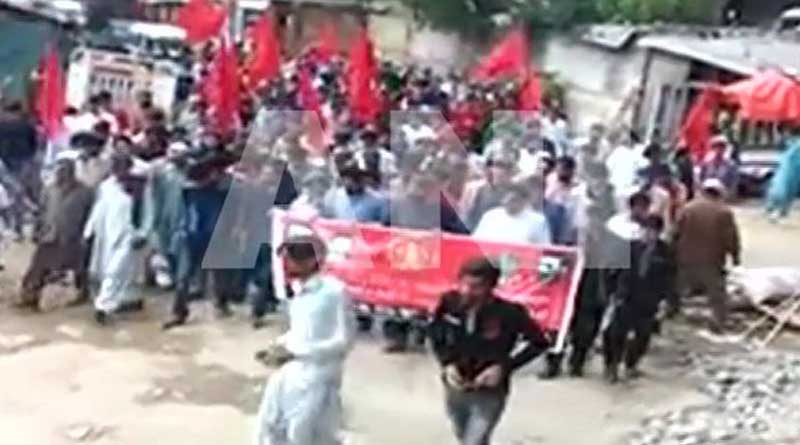 ‘স্বাধীনতার’ দাবিতে পাক অধিকৃত কাশ্মীরে মিছিল পড়ুয়াদের