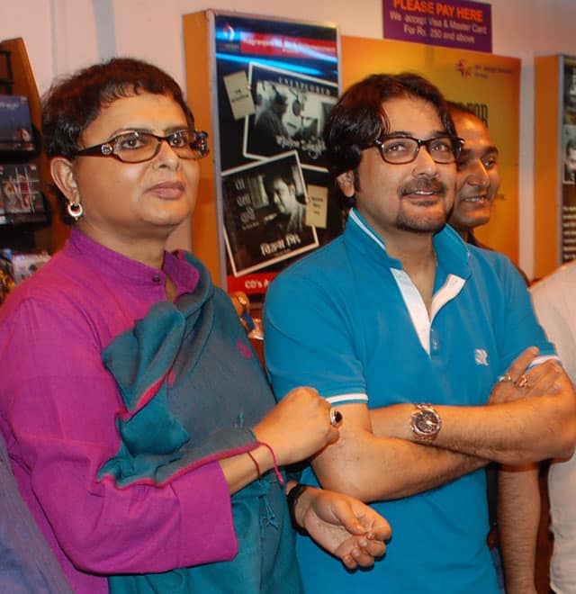 Rituparno-Ghosh-left-with-Prosenjit-Chatterjee