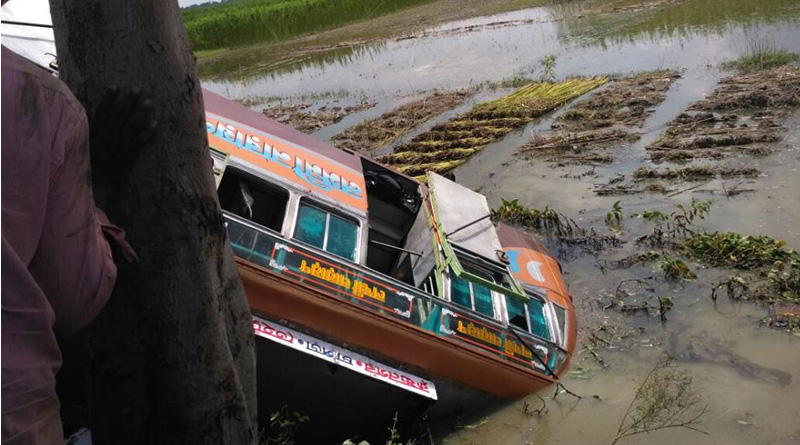 তেহট্টে নিয়ন্ত্রণ হারিয়ে নয়ানজুলিতে বাস, মৃত ৮