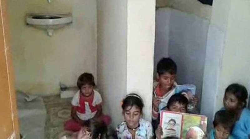 জায়গা নেই, সরকারি স্কুলের শৌচাগারেই পাঠ পড়ুয়াদের