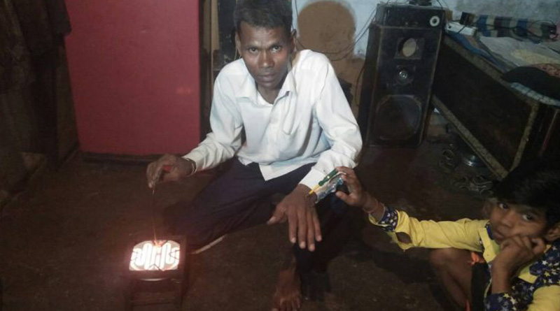 Literally ‘Shocking’: This UP man can withstand electric shocks