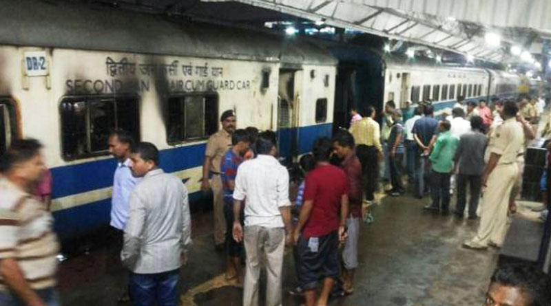 ভয়াবহ আগুনে পুড়ে ছাই জনশতাব্দী এক্সপ্রেসের কামরা, ছড়াল আতঙ্ক