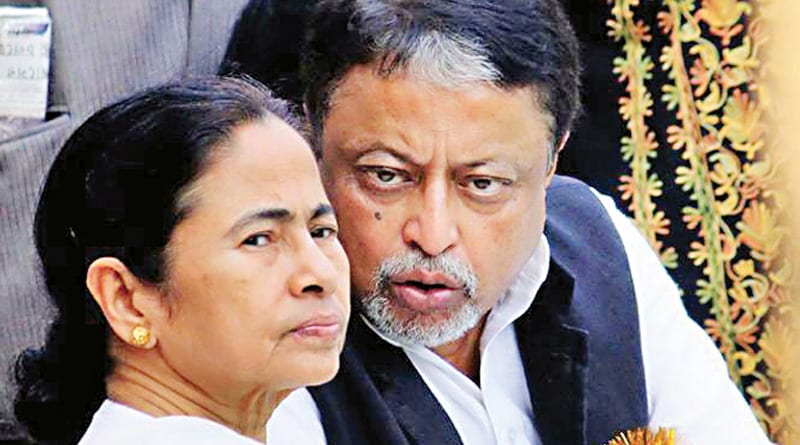 জল্পনায় ইতি, মমতার পাশে বসেই বিজেপিকে তীব্র আক্রমণ মুকুলের