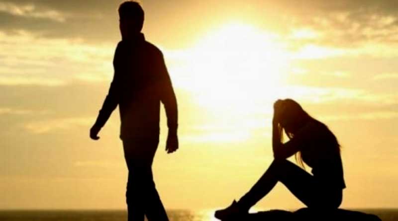 বিয়েতে নারাজ, প্রেমিকের বাড়ির সামনে রাতভর ধরনায় প্রেমিকা