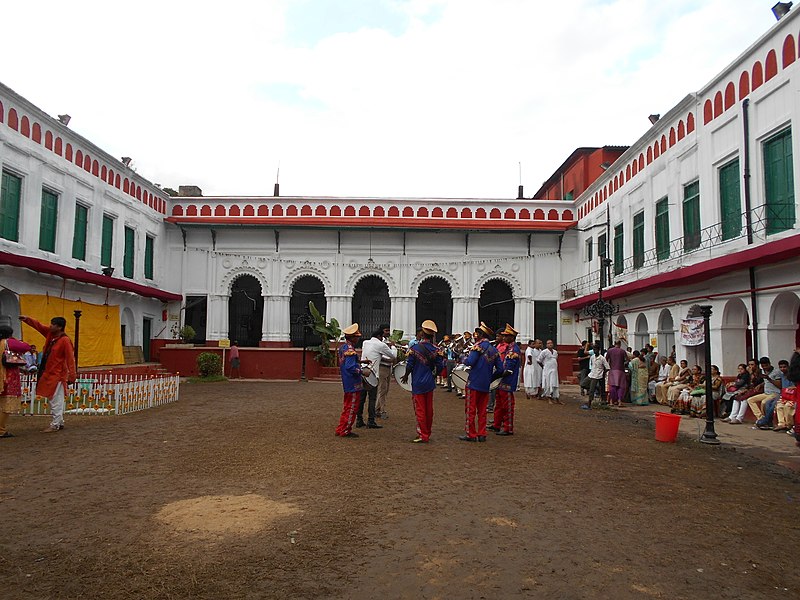 800px-DurgaPuja2016_-_Sovabazar_Rajbari_02
