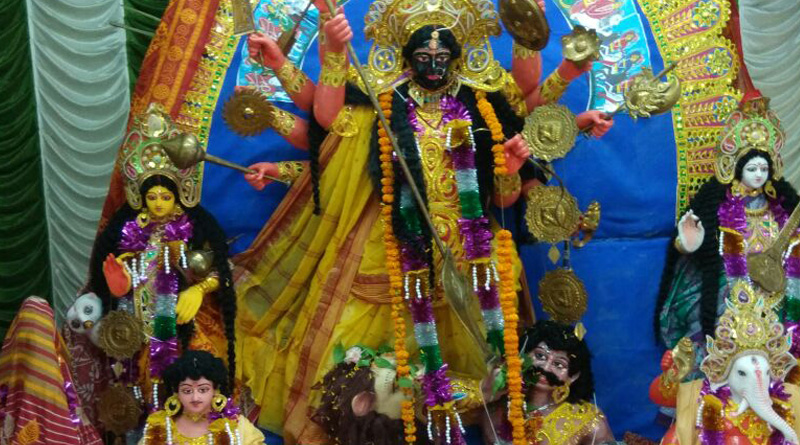 জানেন, কেন ক্যানিংয়ের ভট্টাচার্য বাড়ির দুর্গা প্রতিমার মুখ আজও কালো?