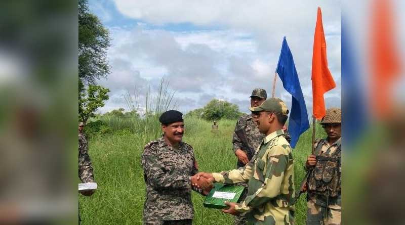 ইদ উপলক্ষে সীমান্তে মিষ্টি বিনিময় ভারত-পাক সেনার