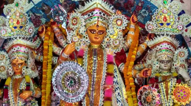 জেলায় জেলায় সাবেকিয়ানার দালানে তুঙ্গে মায়ের আবাহনের প্রস্তুতি