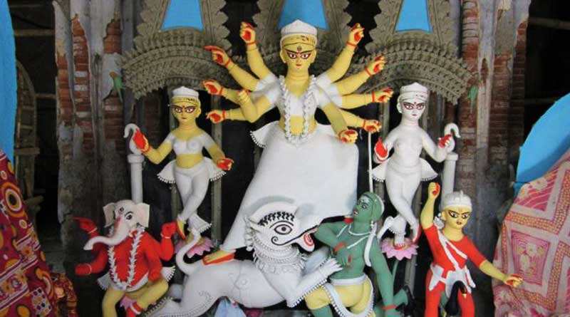 জেলায় জেলায় বনেদিয়ানায় সেজে উঠছেন উমা