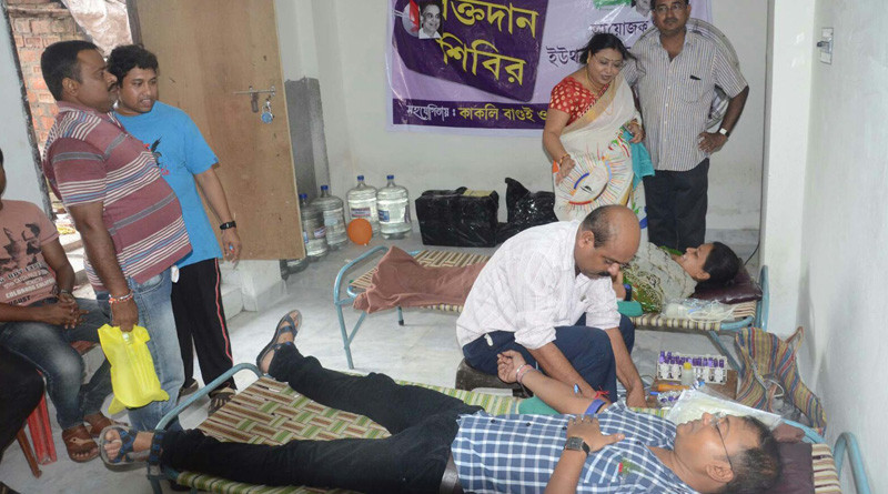 উৎসবের মরশুমে ঘাটতি মেটালেন ‘অন কল’ রক্তদাতারা