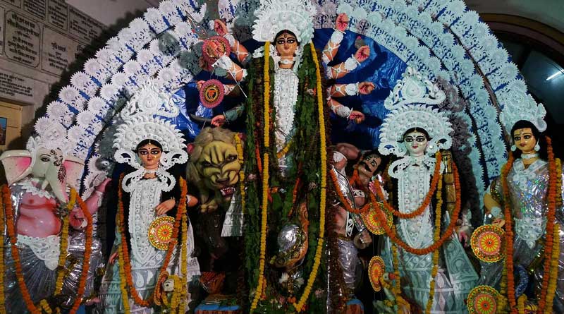 মণ্ডপ থেকে মা দুর্গার একান্নটি শাড়ি চুরি, ধৃত যুবক