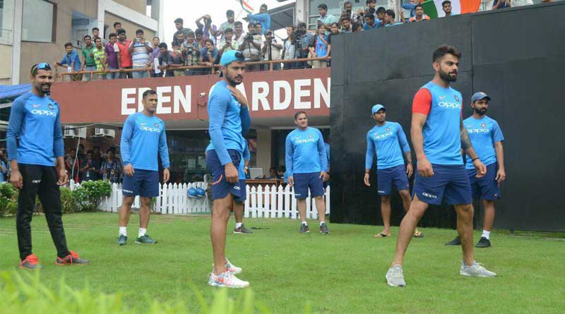 পুজোর আগে কোহলিদের ম্যাচ দেখার আগ্রহ নেই ইডেনের