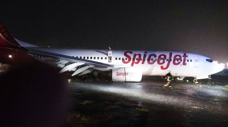 টানা বৃষ্টিতে বিপর্যস্ত মুম্বই, দুর্ঘটনার কবলে পড়ল বিমান