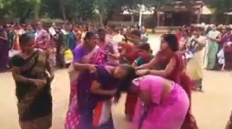 জানেন, উৎসবের আগে বিনামূল্যে শাড়ি পেয়ে কী হাল হল মহিলাদের?