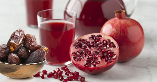 The-mixture-of-pomegranate-juice-and-palm-might-save-your-life-..-