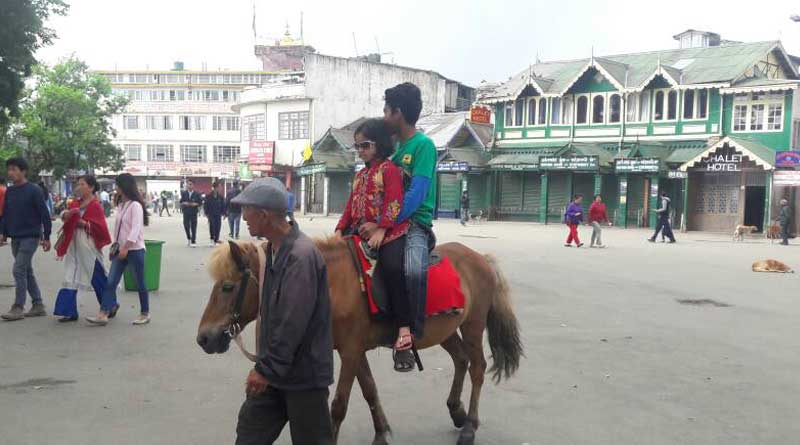 Corona Virus: Four tourists detain in Darjeeling for violating covid norm । Sangbad Pratidin