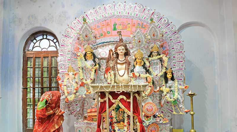 মহিষাসুরমর্দিনী নন, লাহাবাড়িতে জগজ্জননী হিসাবেই পূজিত হন মা দুর্গা