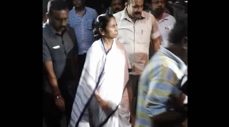 গৌরী খুনের প্রতিবাদ কলকাতায়, সাংবাদিকদের সঙ্গে পা মেলালেন মুখ্যমন্ত্রীও