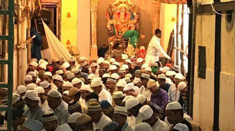 একেই বলে সম্প্রীতি, গণপতিকে সাক্ষী রেখেই নমাজে মুসলিমরা