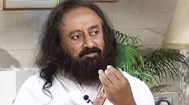 প্রধান বিচারপতির গাড়িতে সওয়ার ধর্মগুরু রবিশংকর, বিতর্ক তুঙ্গে