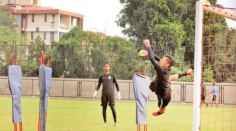 বিশ্বকাপে স্বপ্নের ফর্ম, ভারতীয় গোলকিপার ধীরাজকে বিদেশে খেলার প্রস্তাব