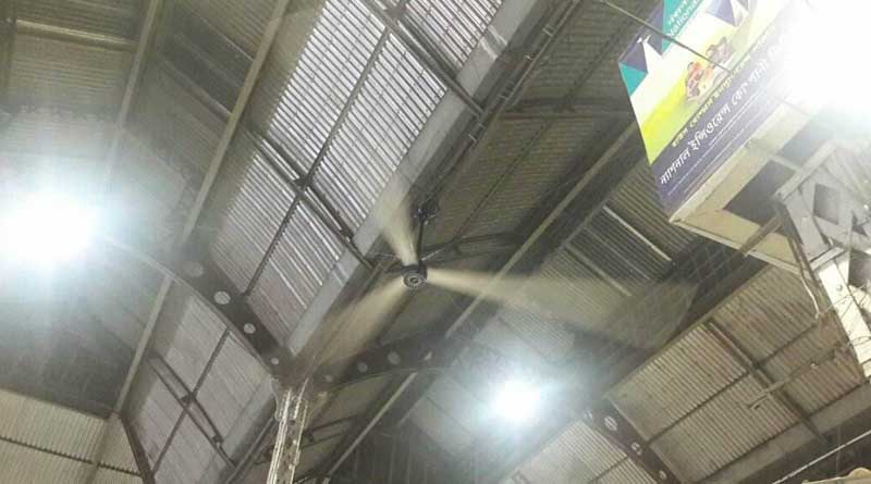 Giant Fan in Howrah station get attention of passenger
