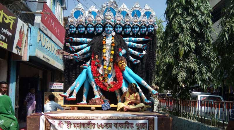 দশভুজা মহাকালী, অন্যরকম দেবীদর্শন ইংলিশবাজারে